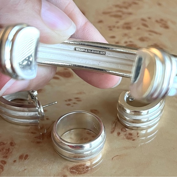 Tiffany & Co. Silver Atlas Groove Jewelry Set with Cuff Bracelet, Earrings, Ring - Picture 6 of 8